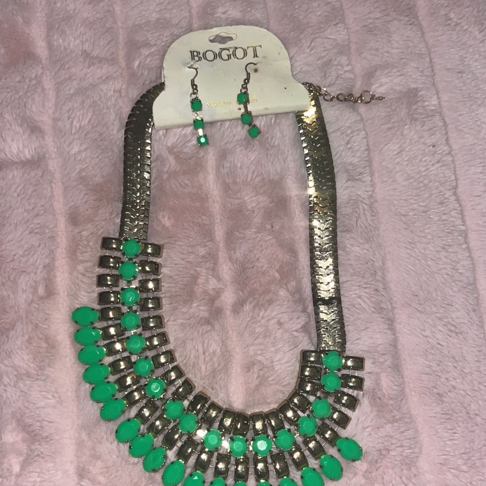 Green and Silver Necklace Set